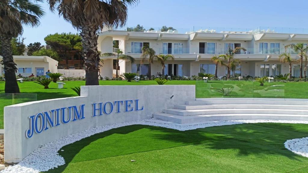 Jonium Hotel - Amazing Sea View And Swimming Pool 4*