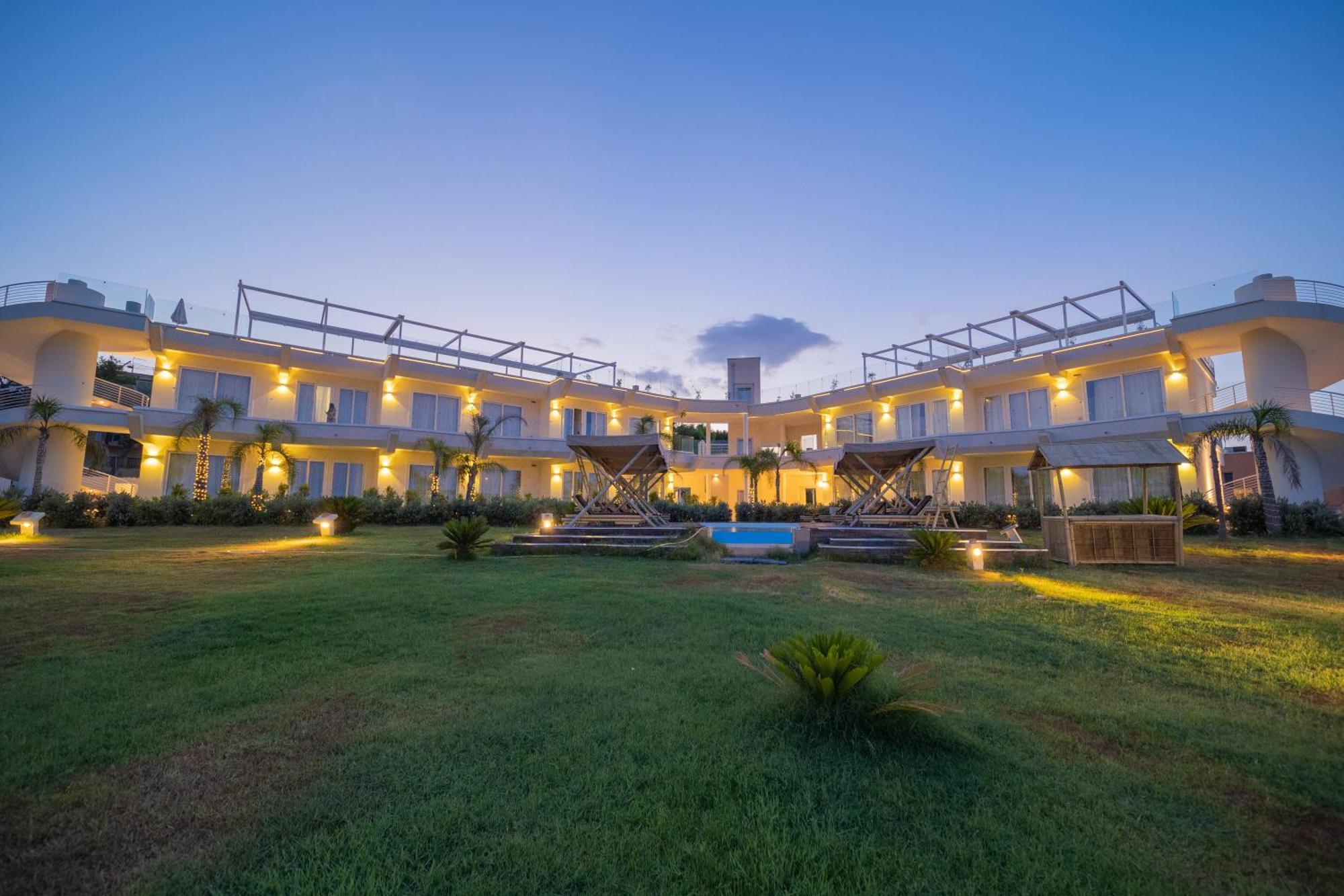 Jonium Hotel - Amazing Sea View And Swimming Pool 4* Pulsano