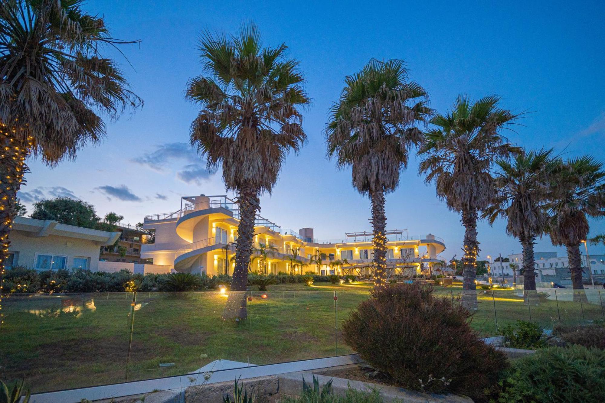 Jonium Hotel - Amazing Sea View And Swimming Pool 4* Pulsano