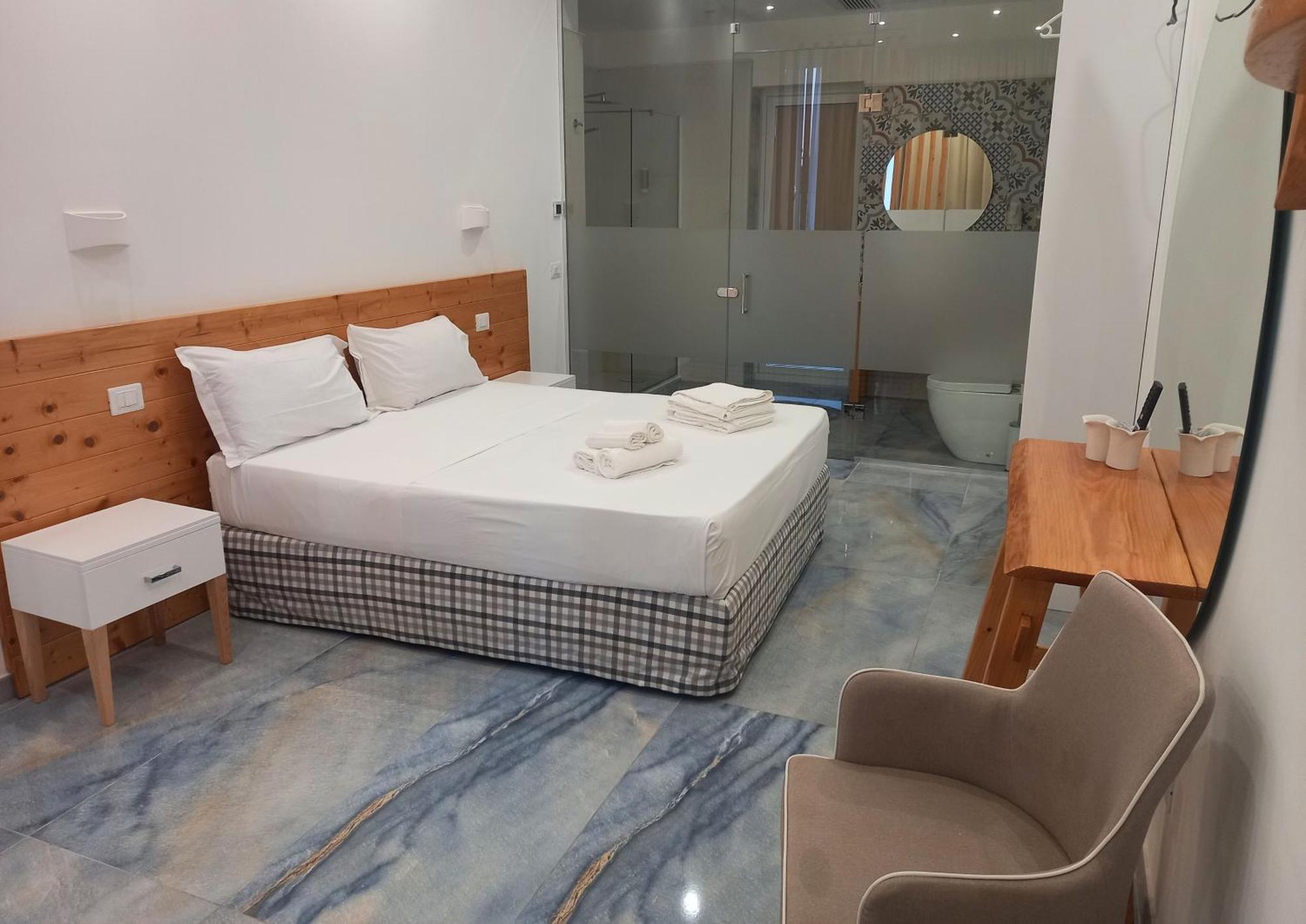 Jonium Hotel - Amazing Sea View And Swimming Pool Hotel Pulsano
