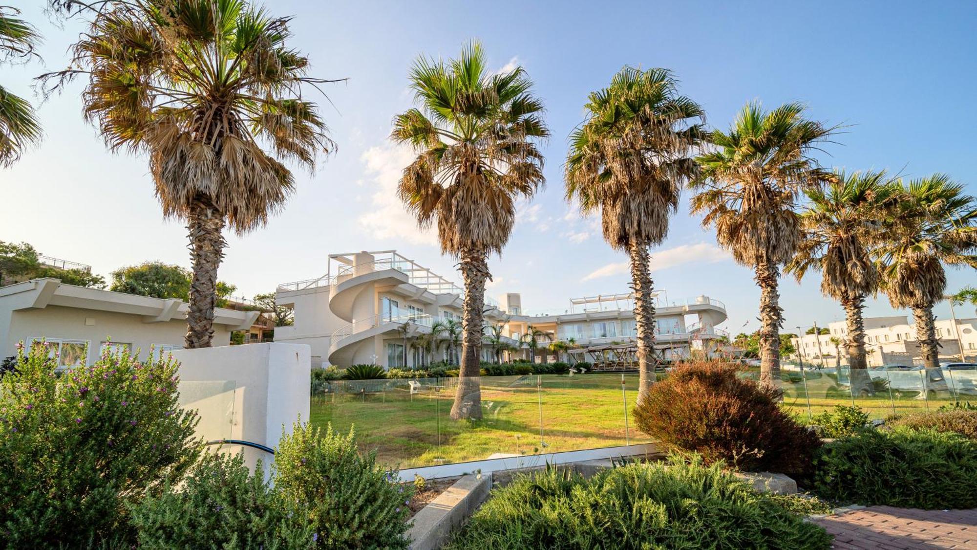 Hotel Jonium In Puglia - A Due Passi Dal Mare, Splendida Vista Con Piscina Hotel Pulsano